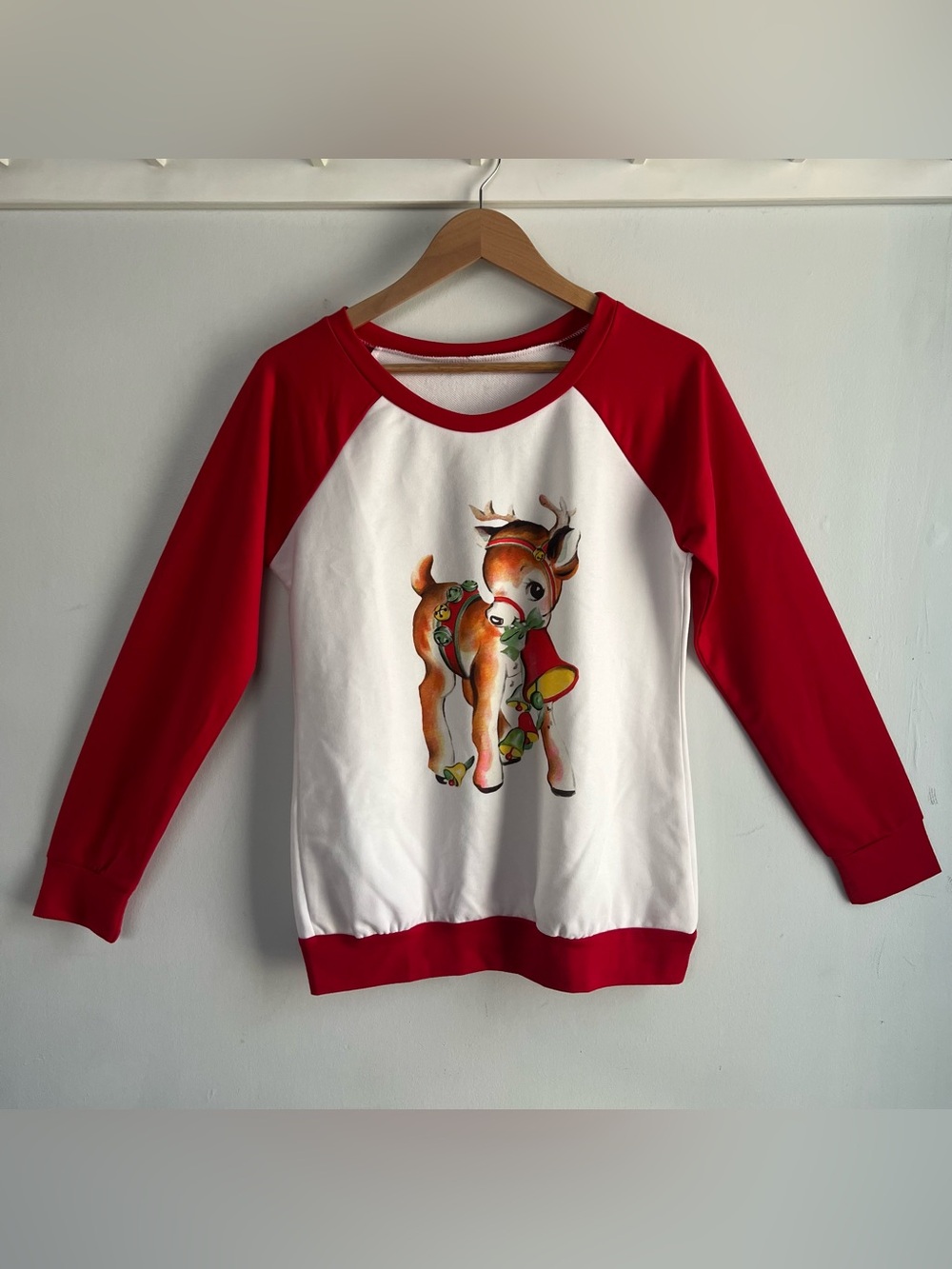 Christmas Reindeer Raglan Sweatshirt Women’s S Small Red White Graphic Pullover